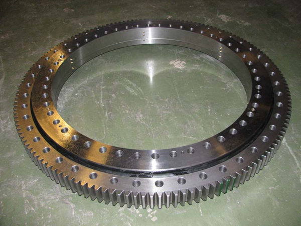 Demag slewing ring, with central lubrication