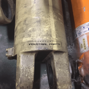 Luffing cylinder